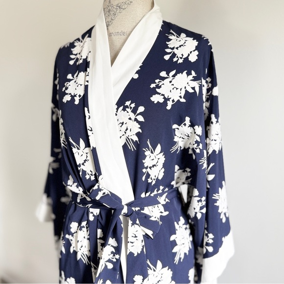 Early 2000s Natori Classics Robe Set – Made in the Philippines - Picture 5 of 14